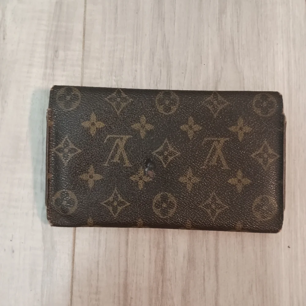 LOUIS VUITTON Monogram Portefeuille International Long Wallet - Picture 3 of 16